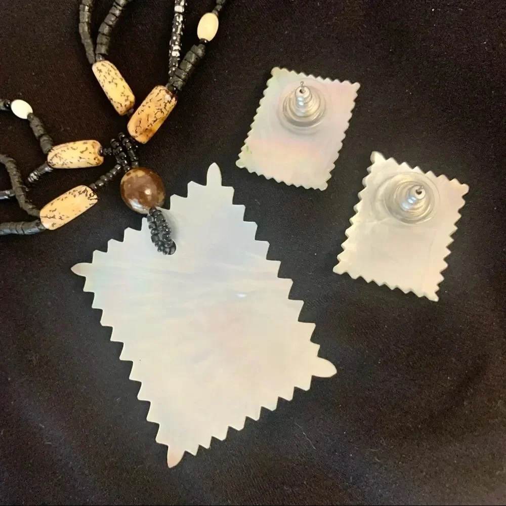 Shell Necklace and‎ Earrings Set NWOT